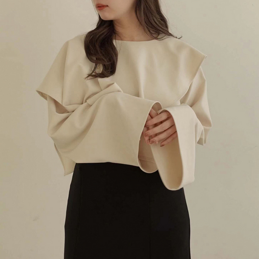 ゆったりフリルデザインのドレス風トップス